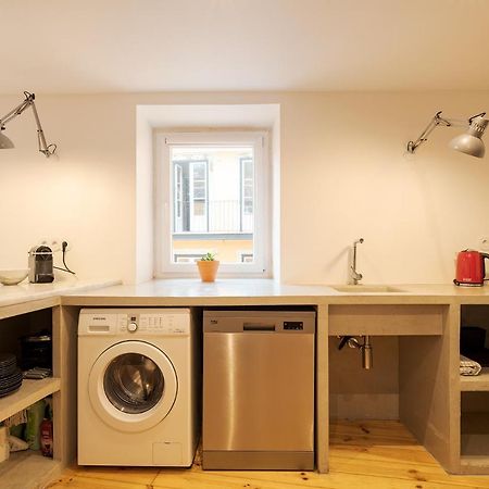 The Yellow House Spacious Duplex In Prazeres District Lisbon Luaran gambar