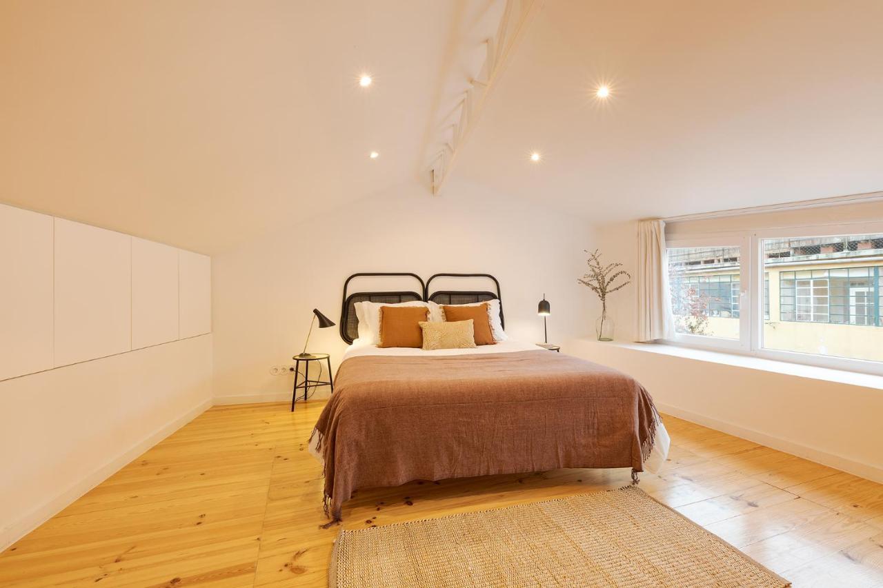 The Yellow House Spacious Duplex In Prazeres District Lisbon Luaran gambar