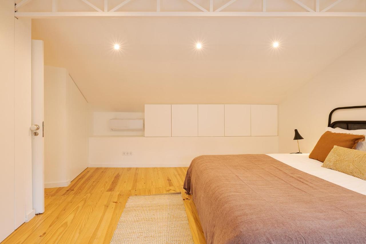 The Yellow House Spacious Duplex In Prazeres District Lisbon Luaran gambar