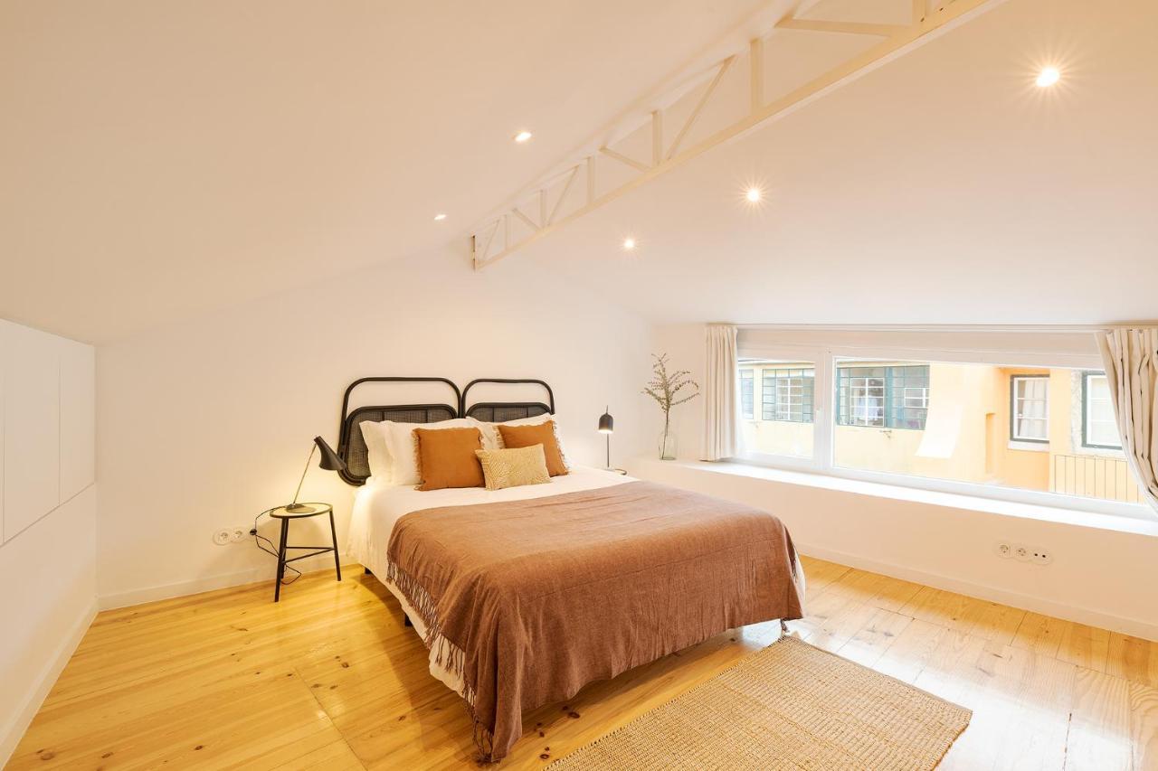 The Yellow House Spacious Duplex In Prazeres District Lisbon Luaran gambar