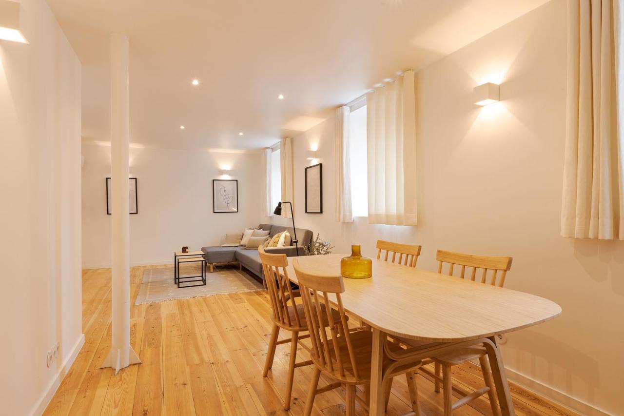 The Yellow House Spacious Duplex In Prazeres District Lisbon Luaran gambar