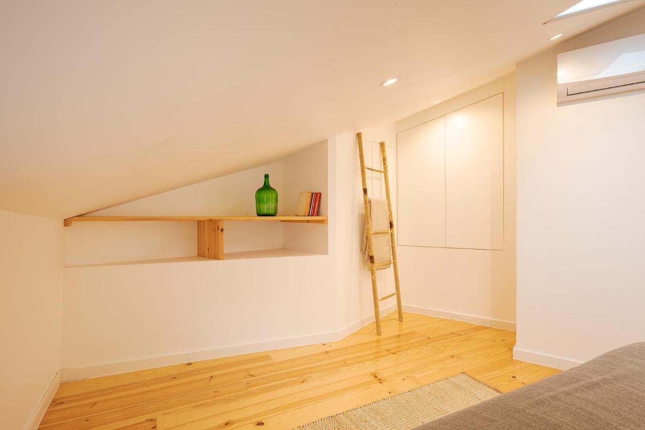 The Yellow House Spacious Duplex In Prazeres District Lisbon Luaran gambar